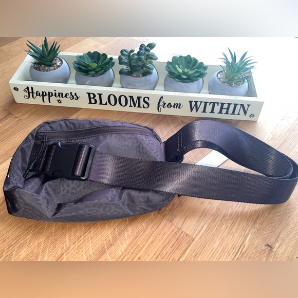 Ododos mini belt bag 1L, leopard print, brown, NWT - Picture 7 of 13